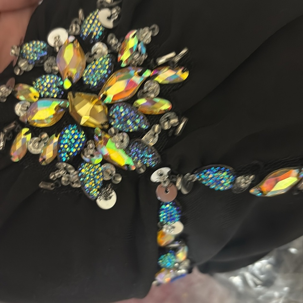 Elegant Jeweled Black Evening Prom Gown - Picture 4 of 4